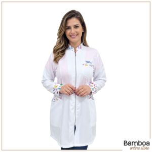 Jaleco Gabardine - Branco com Detalhes Estampa Alegria